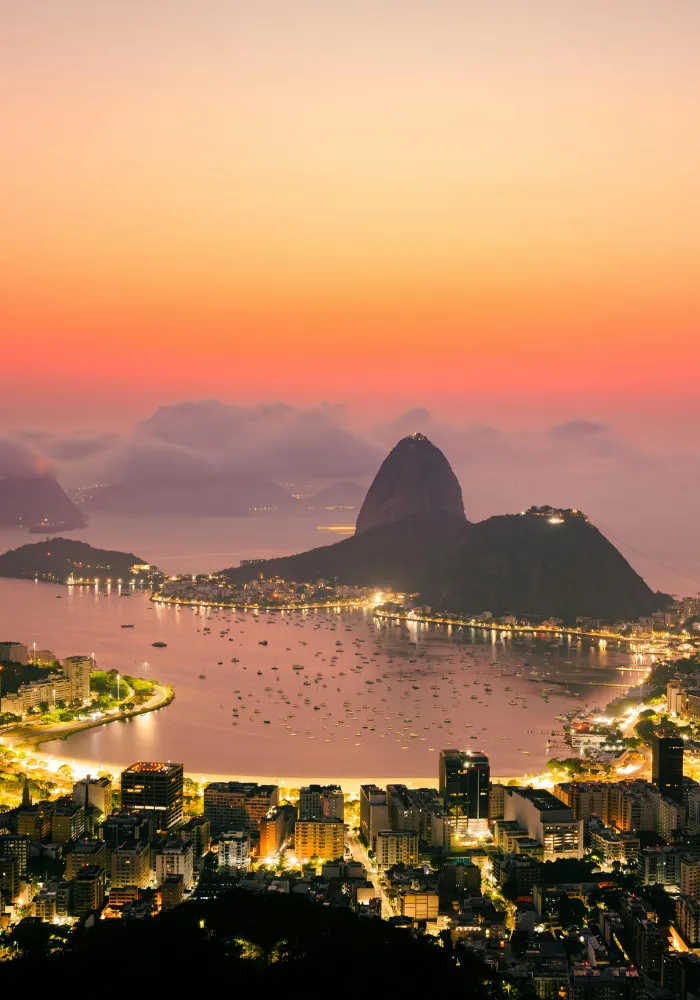 Rio de Janeiro at sunset — Sugarloaf Mountain over Botafogo bay